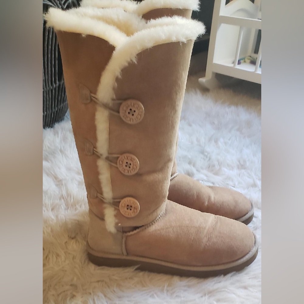 Uggs knee high fur boots! So warm and comfy, barely worn!